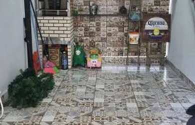 Imagem: O apartamento possui 3 Dormitórios, 1 Banheiro, 1 Vaga na garagem