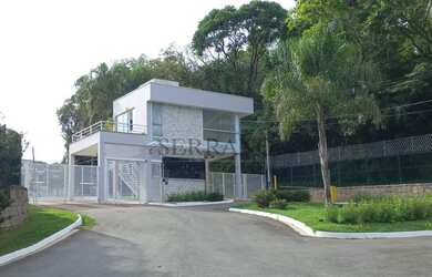 Imagem: A casa em condomínio possui 4 Dormitórios, 5 Banheiros, 4