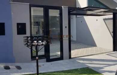 Imagem: A casa possui 3 Dormitórios, 3 Banheiros, 2 Vagas na garagem