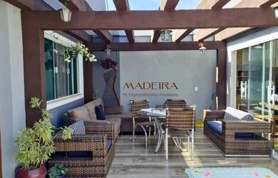 Imagem: A casa possui 4 Dormitórios, 1 Banheiro, 2 Vagas na garagem