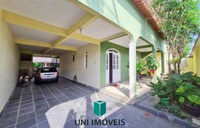 Imagem: A casa possui 3 Dormitórios, 1 Banheiro, 5 Vagas na garagem