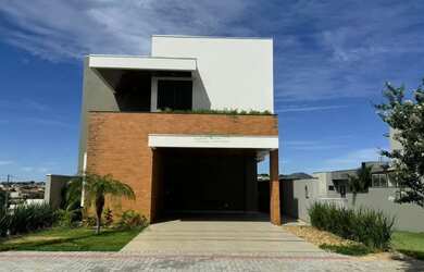 Imagem: A casa em condomínio possui 3 Dormitórios, 4 Banheiros, 4