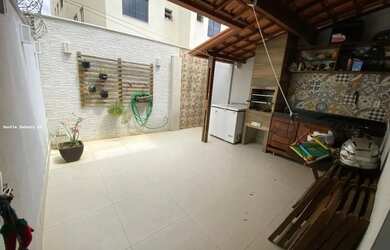 Imagem: A casa possui 3 Dormitórios, 3 Banheiros, 1 Vaga na garagem