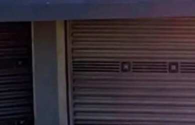 Imagem: A casa possui 3 Dormitórios, 2 Banheiros, 1 Vaga na garagem