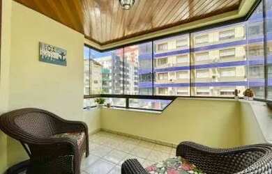 Imagem 4: SACADA DE FRENTE E ESPAÇO DE SOBRA NO CENTRO DA CIDADE