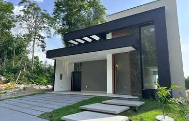 Imagem: A casa em condomínio possui 3 Dormitórios, 4 Banheiros, 2