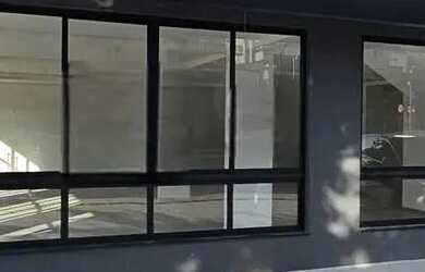 Imagem: O depósito possui 5 Vagas na garagem, 220m² de Área e está