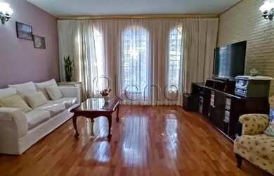 Imagem: A casa possui 3 Dormitórios, 4 Banheiros, 4 Vagas na garagem