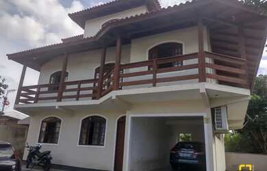 Imagem: A casa possui 4 Dormitórios, 3 Banheiros, 2 Vagas na garagem