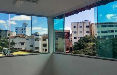 Imagem: A casa possui 4 Dormitórios, 1 Banheiro, 1 Vaga na garagem