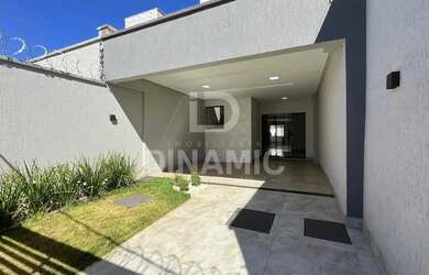 Imagem: A casa possui 3 Dormitórios, 4 Banheiros e 166m² de Área