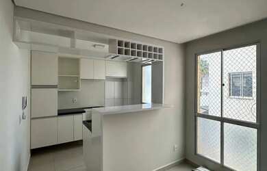 Imagem: O apartamento possui 2 Dormitórios, 1 Banheiro, 1 Vaga na garagem