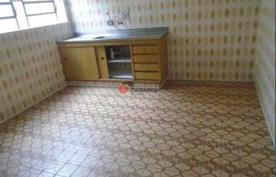 Imagem: A casa possui 3 Dormitórios, 1 Banheiro, 2 Vagas na garagem