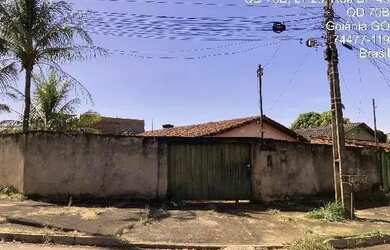 Imagem: A casa possui 3 Dormitórios, 1 Banheiro, 470m² de Área e