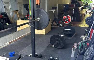 Imagem: A casa em condomínio possui 4 Dormitórios, 5 Banheiros, 2