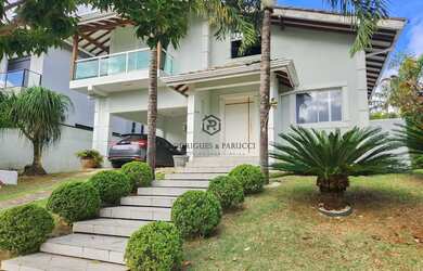 Imagem: A casa em condomínio possui 4 Dormitórios, 4 Banheiros, 4