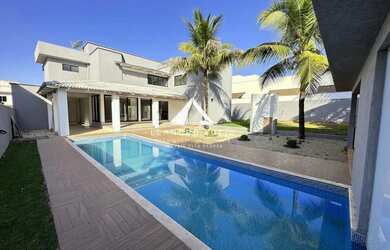 Imagem: A casa em condomínio possui 5 Dormitórios, 5 Banheiros, 4