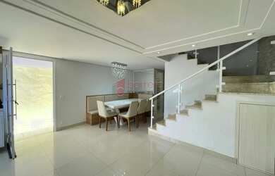 Imagem: A casa em condomínio possui 3 Dormitórios, 2 Banheiros, 2