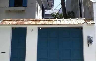 Imagem: A casa possui 5 Dormitórios, 1 Banheiro, 4 Vagas na garagem