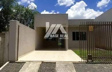 Imagem: A casa possui 3 Dormitórios, 1 Banheiro, 3 Vagas na garagem