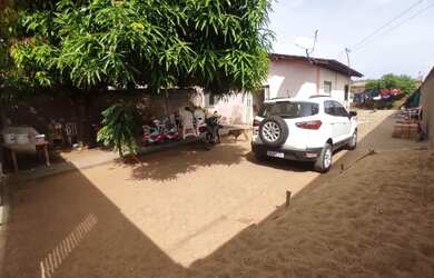 Imagem: A casa possui 3 Dormitórios, 1 Banheiro, 3 Vagas na garagem