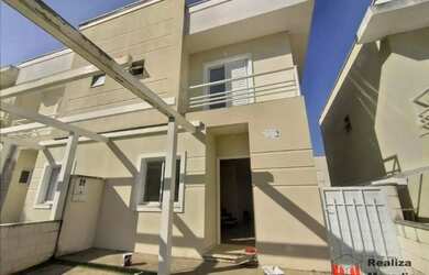 Imagem: A casa em condomínio possui 3 Dormitórios, 1 Banheiro, 2 Vagas