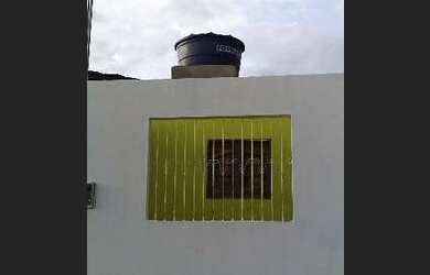 Imagem: A casa possui 2 Dormitórios, 1 Banheiro e 1 Vaga na garagem