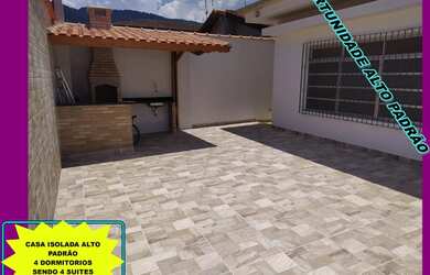 Imagem: A casa possui 4 Dormitórios, 5 Banheiros, 3 Vagas na garagem