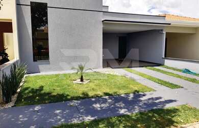 Imagem: A casa em condomínio possui 3 Dormitórios, 2 Banheiros, 2