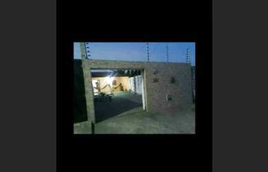 Imagem: A casa possui 2 Dormitórios, 1 Banheiro, 4 Vagas na garagem