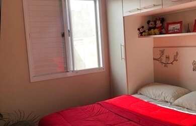 Imagem: O apartamento possui 2 Dormitórios, 1 Banheiro, 1 Vaga na garagem