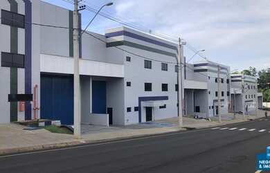 Imagem: O depósito para alugar possui e está localizado em Salto