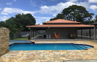 Imagem: A casa em condomínio possui 3 Dormitórios, 2 Banheiros, 5