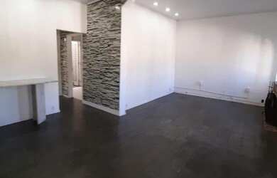 Imagem: A casa possui 4 Dormitórios, 3 Banheiros, 2 Vagas na garagem