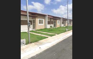 Imagem: A casa possui 2 Dormitórios, 2 Banheiros, 2 Vagas na garagem