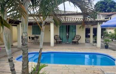 Imagem: A casa e possui 3 Dormitórios, Suítes, 4 Banheiros, 5 Vagas