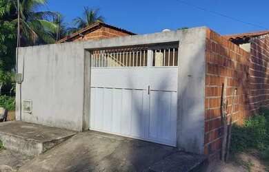Imagem: A casa possui 2 Dormitórios, 1 Banheiro, 1 Vaga na garagem