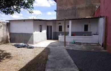 Imagem: A casa possui 2 Dormitórios, 1 Banheiro, 3 Vagas na garagem