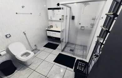 Imagem: A casa possui 3 Dormitórios, 2 Banheiros, 140m² de Área e