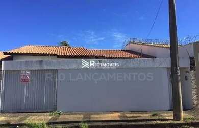 Imagem: A casa possui 2 Dormitórios, 1 Banheiro, 1 Vaga na garagem