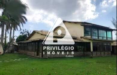 Imagem: A casa possui 5 Dormitórios, 5 Banheiros, 5 Vagas na garagem