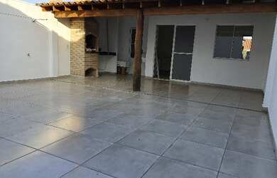 Imagem: A casa em condomínio possui 2 Dormitórios, 1 Banheiro, 2 Vagas