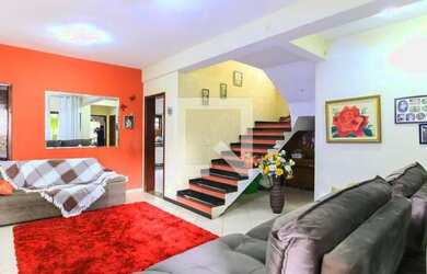 Imagem: A casa possui 2 Dormitórios, 2 Banheiros, 2 Vagas na garagem