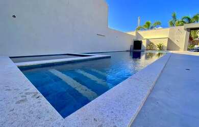 Imagem: A casa em condomínio possui 4 Dormitórios, 5 Banheiros, 2