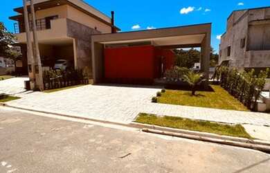 Imagem: A casa em condomínio possui 3 Dormitórios, 1 Banheiro, 4 Vagas