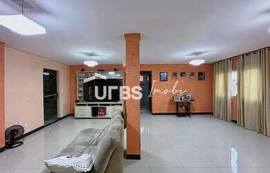 Imagem: A casa à venda possui 5 Dormitórios, 5 Banheiros, 3 Vagas