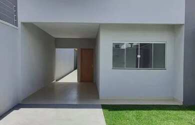 Imagem: A casa possui 3 Dormitórios, 2 Banheiros, 1 Vaga na garagem