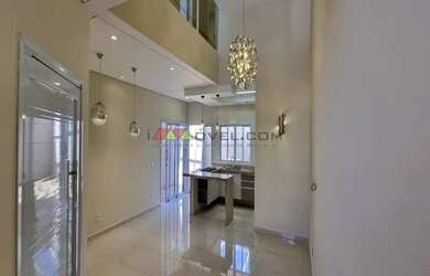 Imagem: A casa em condomínio possui 3 Dormitórios, 3 Banheiros, 4