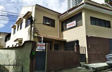 Imagem: A casa possui 4 Dormitórios, 2 Banheiros, 10m² de Área e