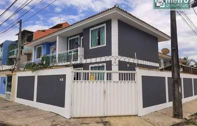 Imagem: A casa possui 3 Dormitórios, 3 Banheiros, 2 Vagas na garagem